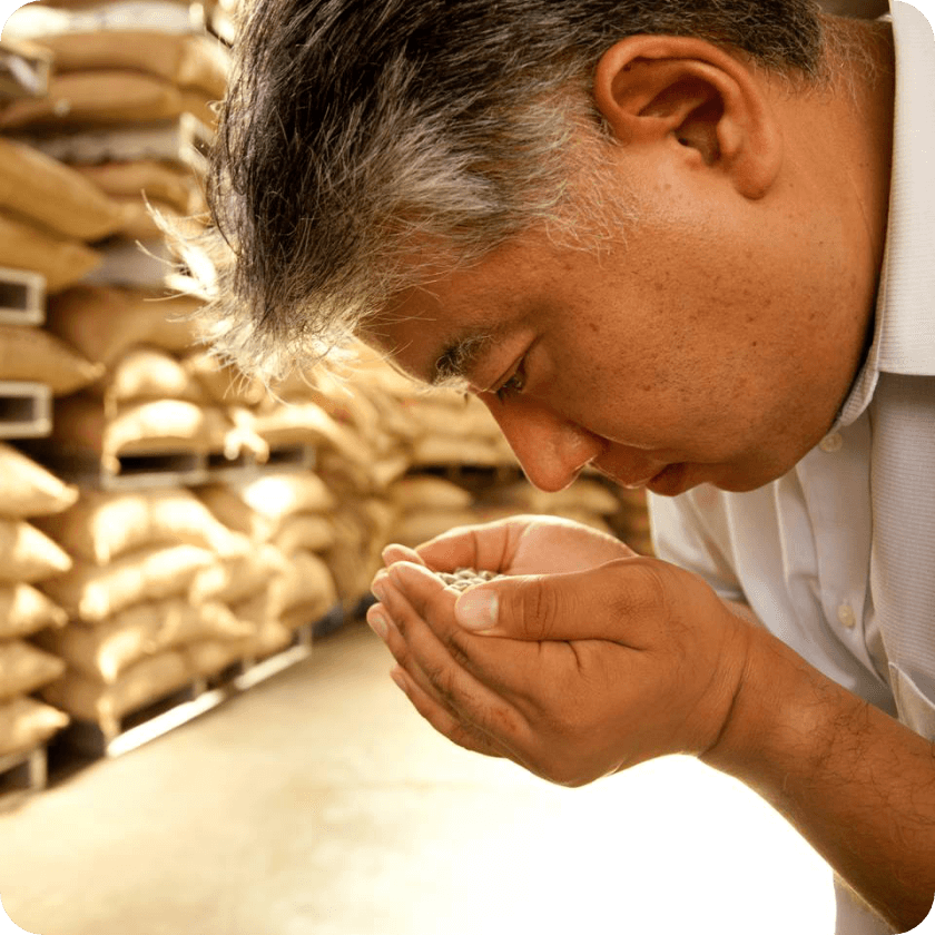 プロが語る、深煎りの技と一杯に込める情熱。